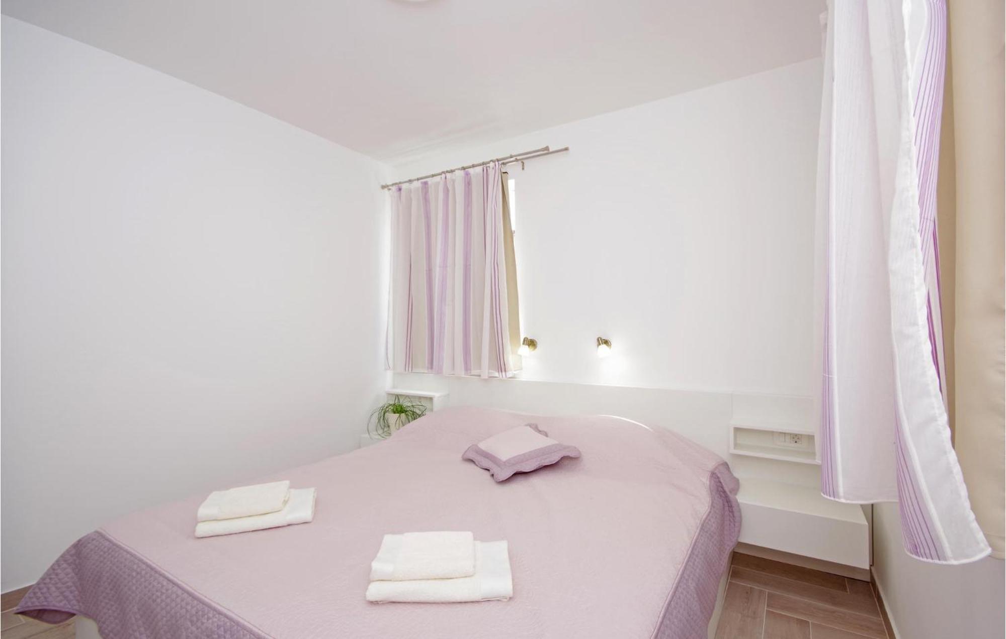 Awesome Home In Drvenik With Wifi Екстер'єр фото