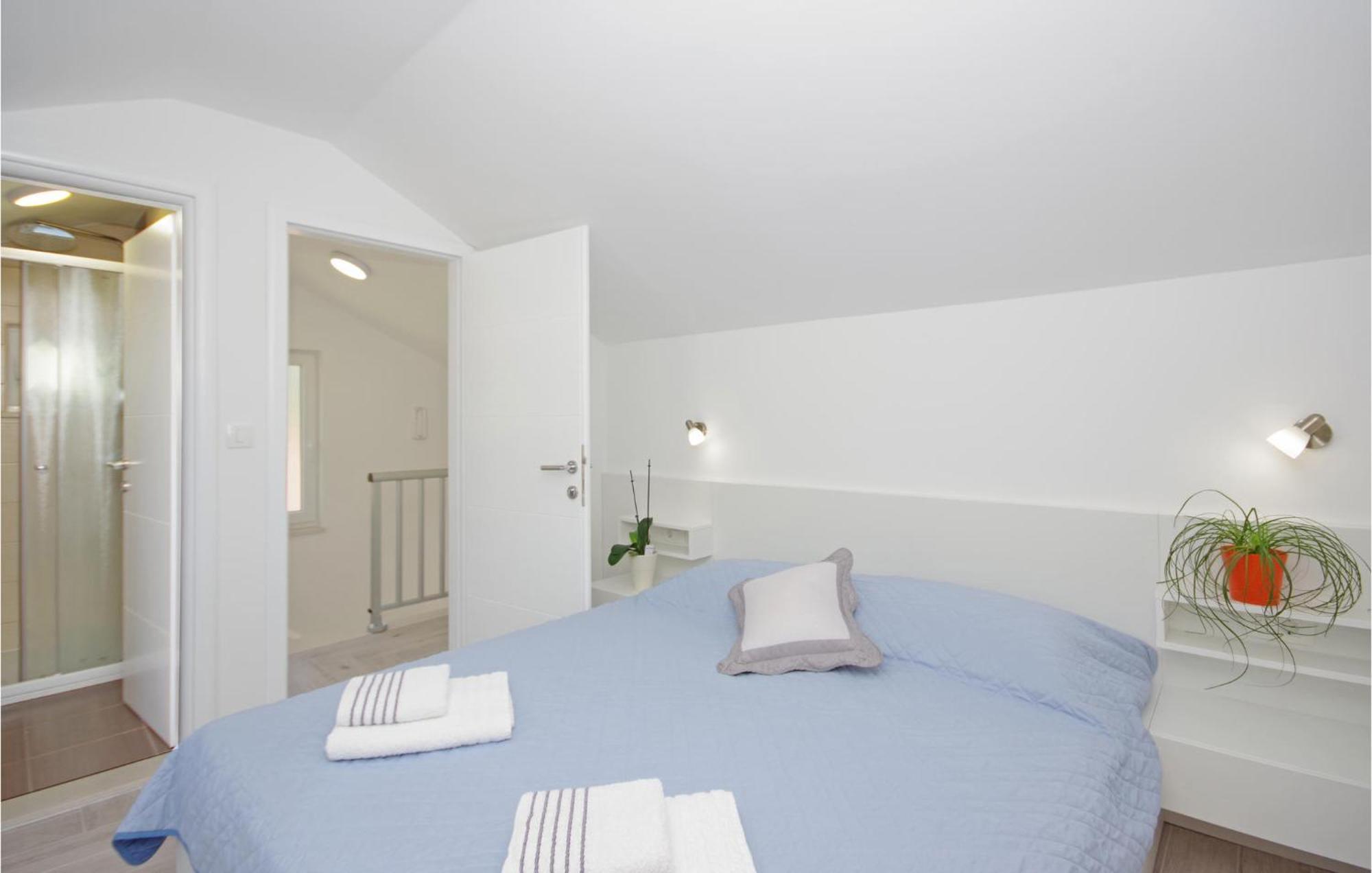 Awesome Home In Drvenik With Wifi Екстер'єр фото