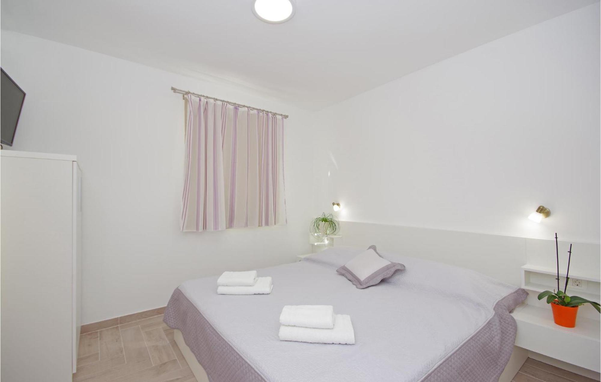 Awesome Home In Drvenik With Wifi Екстер'єр фото